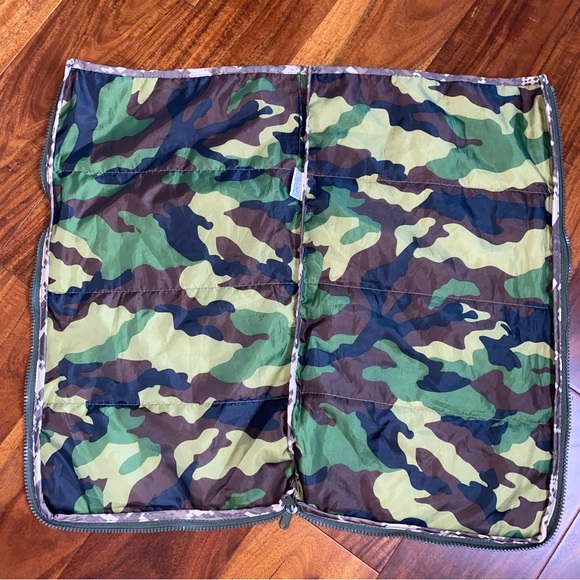 GUC Build-a-Bear Set of Camo Sleeping Bag and Tent with damaged support - Picture 6 of 16